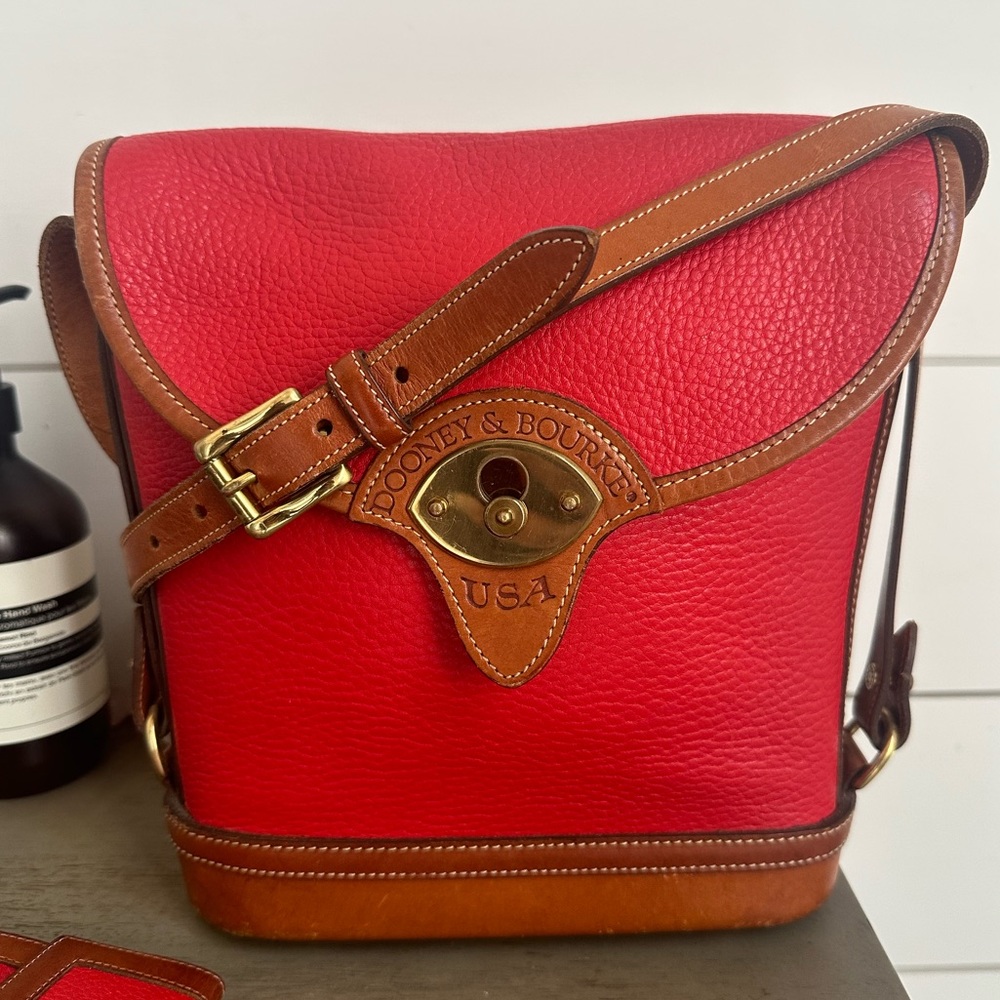 DOONEY & BOURKE 
Preowned / 100% authentic 
Very good condition  / ready to wear